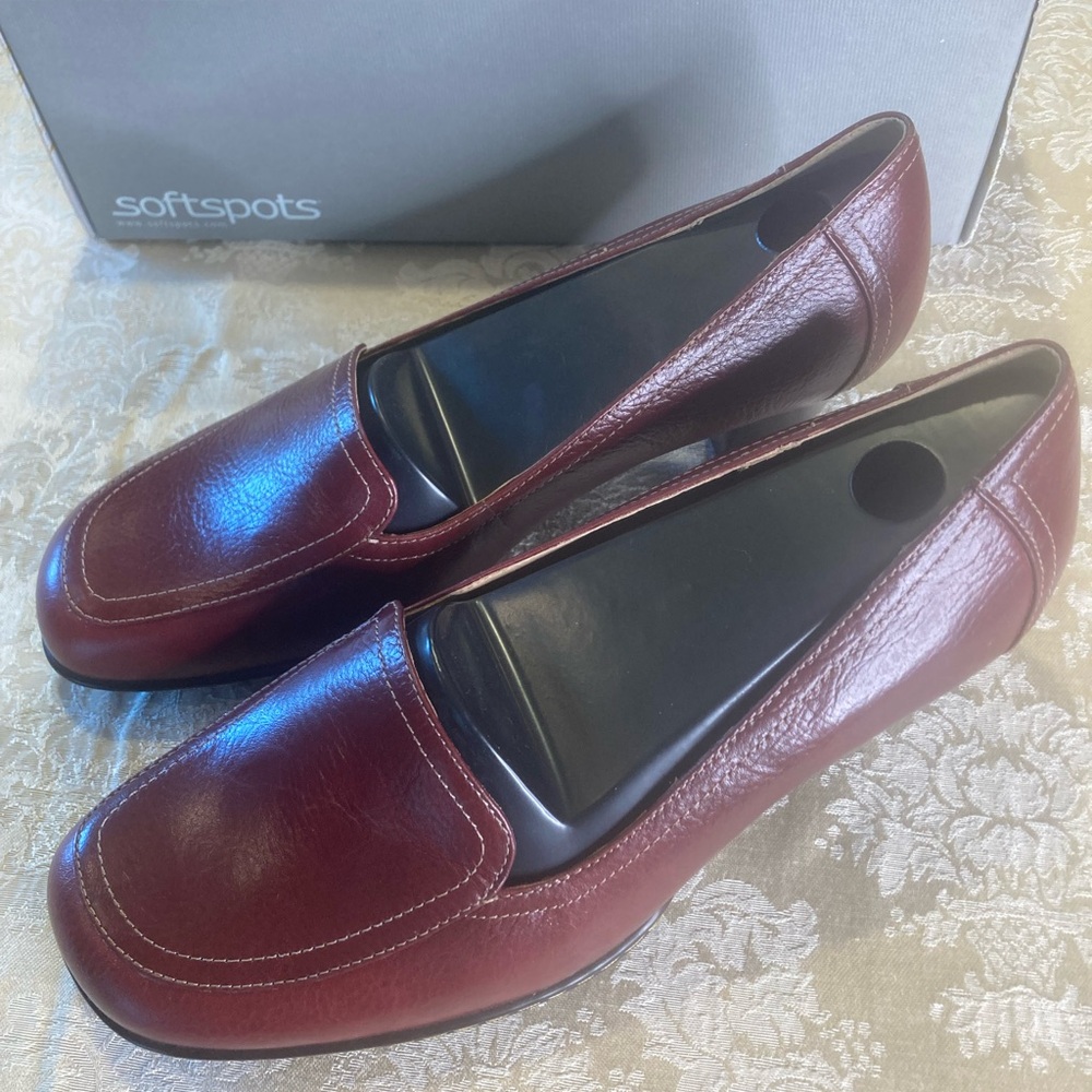 NWT Softspots Brick Red Leather Heels Sz 8WW